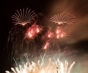 restaurante para cenar en fallas en valencia - fuegos artificiales