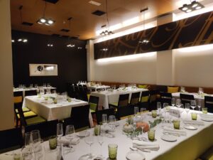 restaurante para cenas de empresa en Valencia - mesas puestas